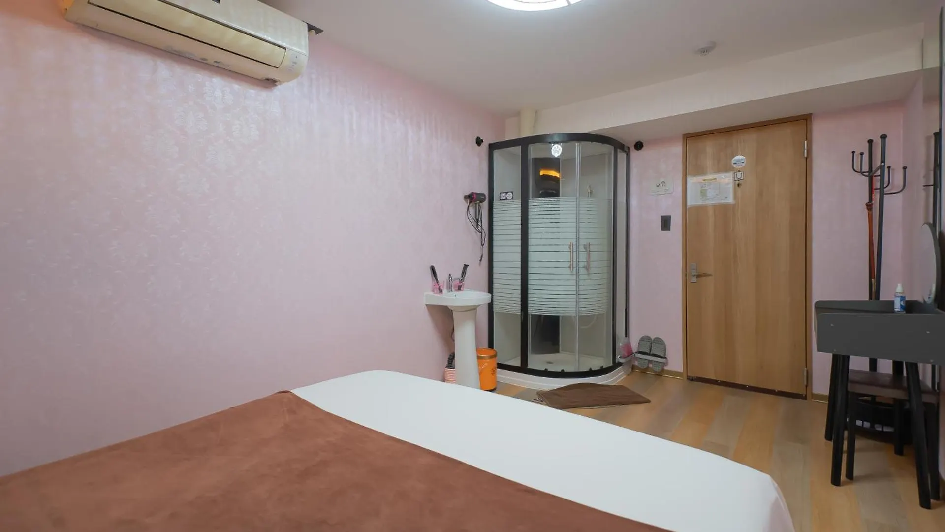 Akarenga House Aparthotel Tokyo Japan